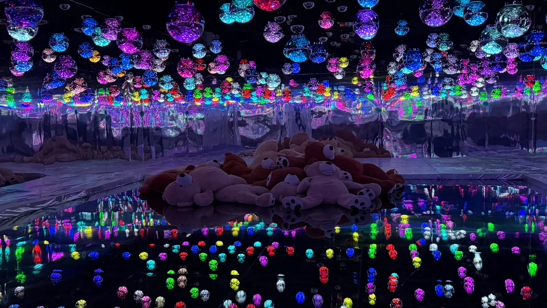 BUBBLE LIGHT ROOM