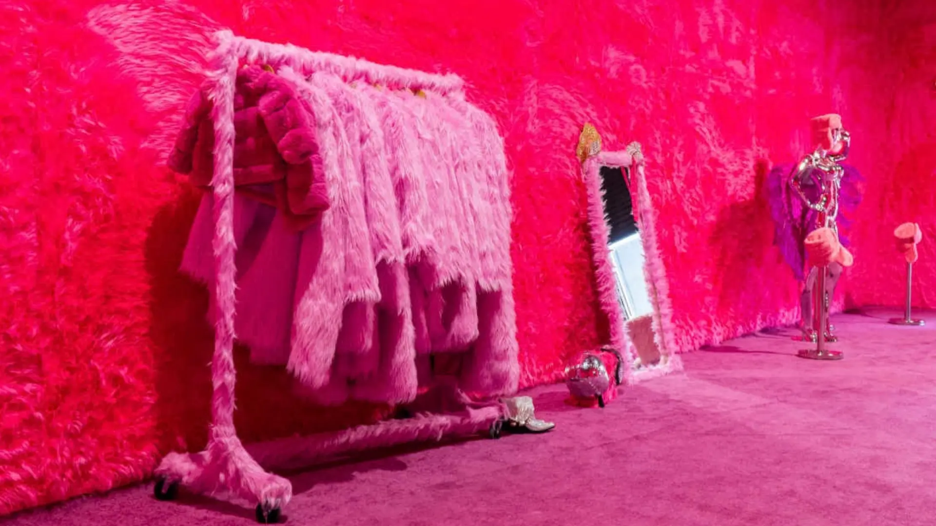 PLUSH PINK ROOM